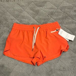 Vuori Clementine Short - grapefruit